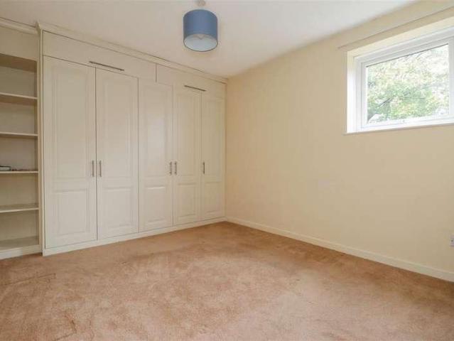 Flat for sale in Horsham, West Sussex