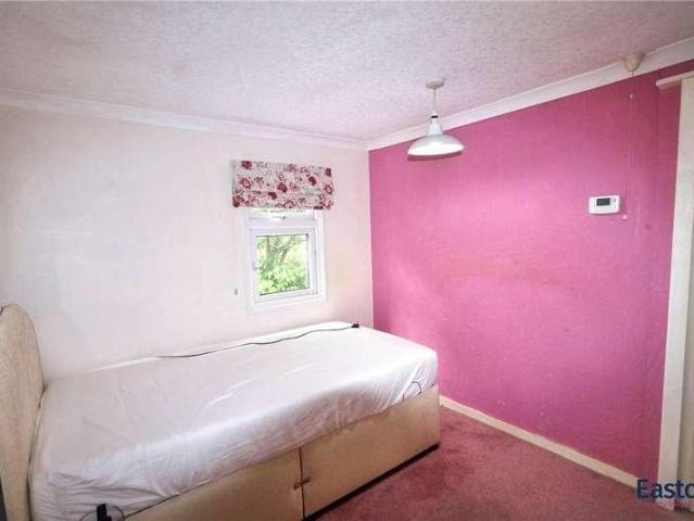Property for sale in Box Hill Village, Pachesham Park