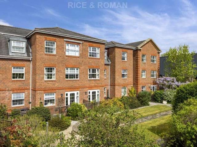 Property for sale in Heol-las, Surrey