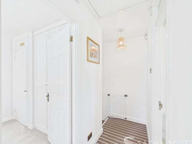 Property for sale in Carshalton Beeches, Greater London