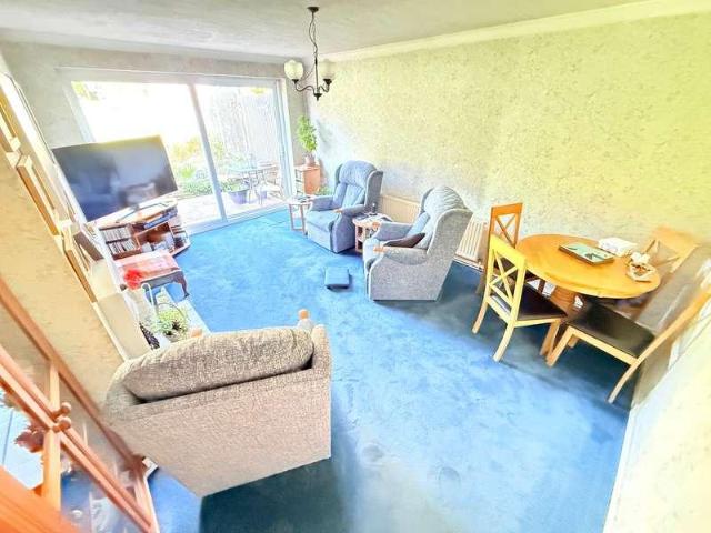 Flat for sale in East Barnet, Greater London