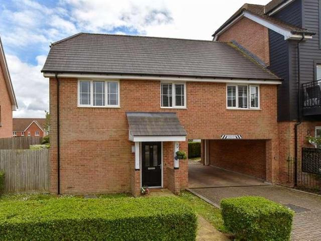 Property for sale in Kilnwood Vale, Horsham