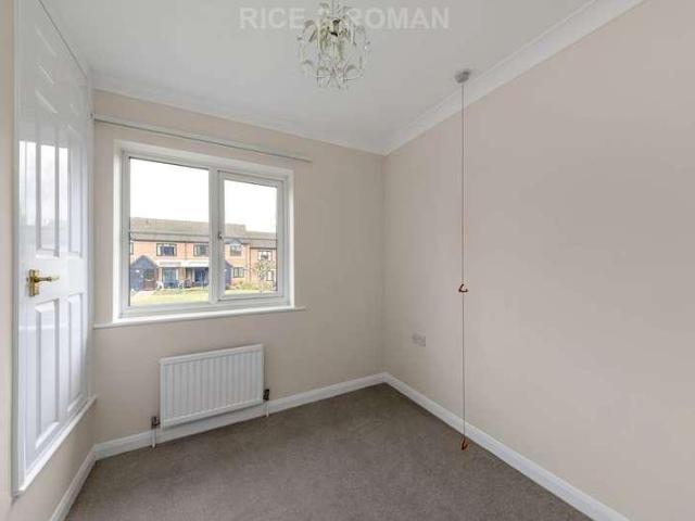 Property for sale in Crowthorne