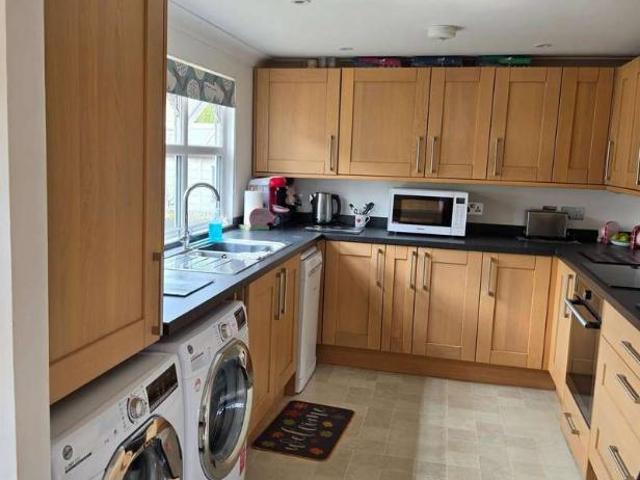 Property for sale in Finchampstead