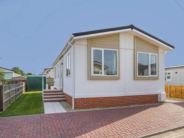 Property for sale in The Reddings, Golden Valley