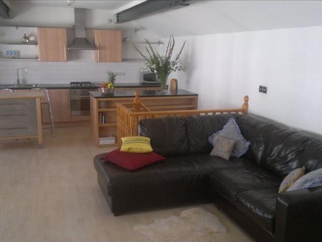 House for rent in Bromley-by-Bow, Bow