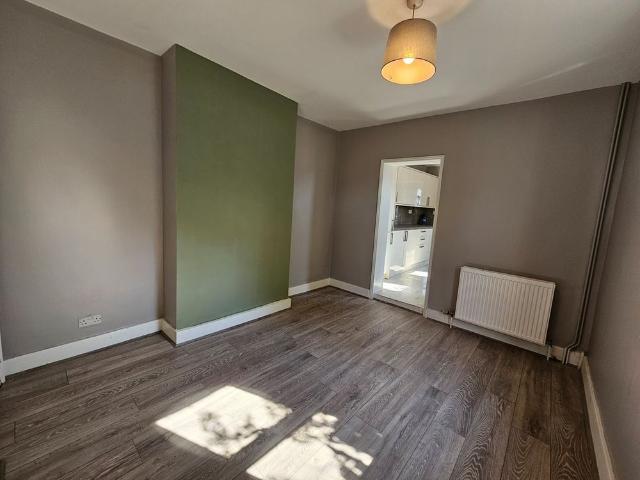 House for rent in London Borough of Croydon, Waddon