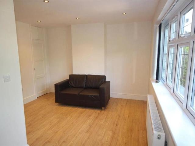 House for rent in Carpenders Park, Three Rivers