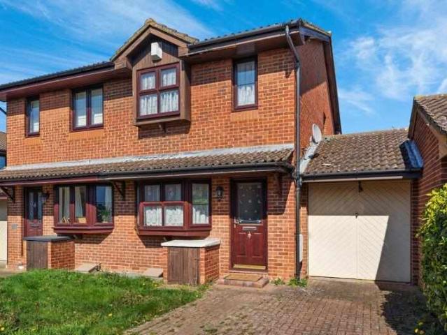 Semi Detached House for sale in Worcester Park, Worcester Park