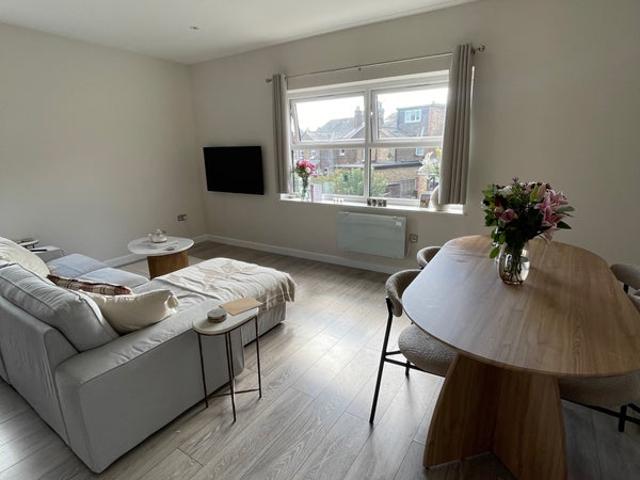 Apartment for rent in Longmead Industrial Estate, Epsom and Ewell