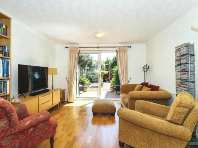 Apartment for rent in Ickenham, Greater London