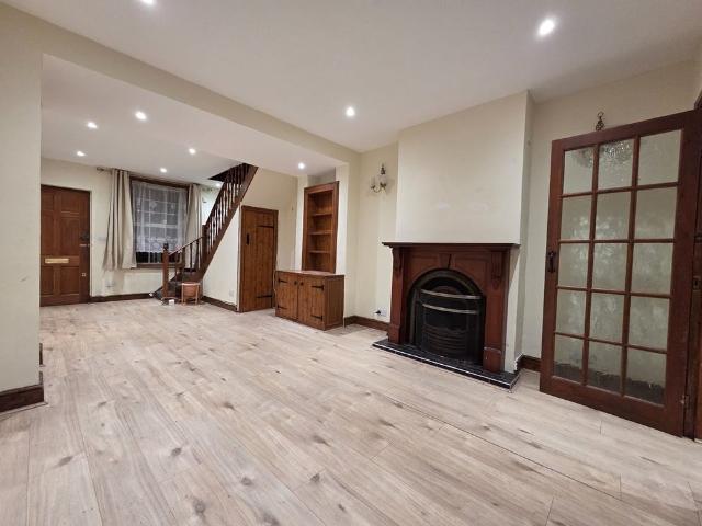 House for rent in London Borough of Croydon, Cat Hill