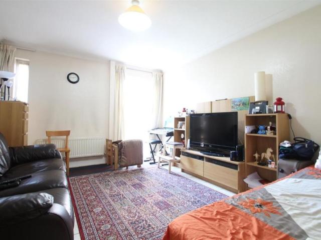 House for rent in London Borough of Croydon, Cat Hill