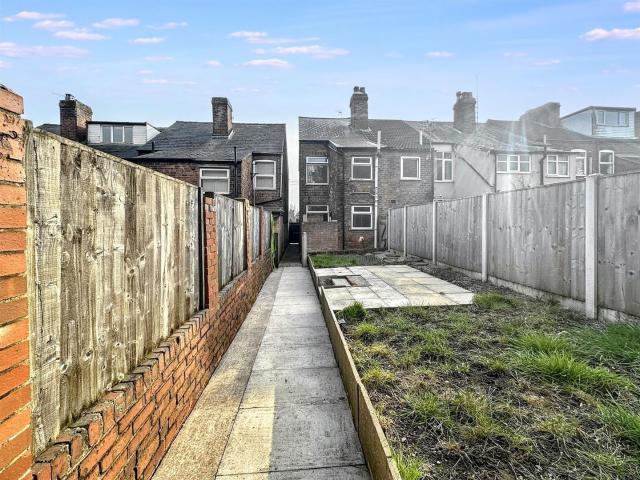 House for rent in Caldermill, East Midlands