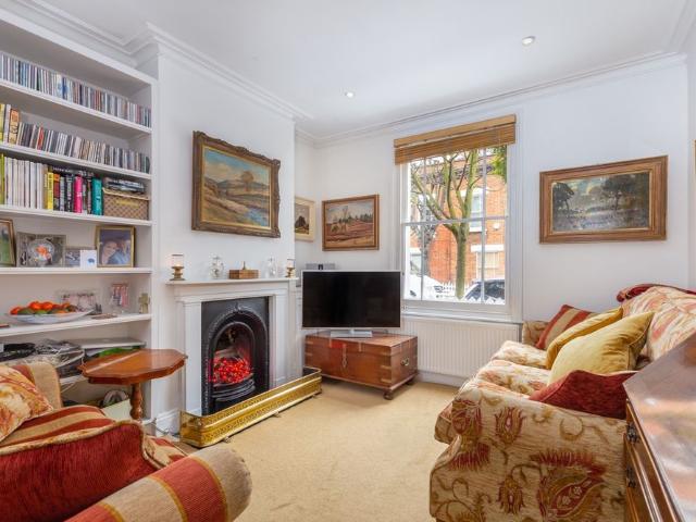 House for rent in Clapham Junction, Cat Hill