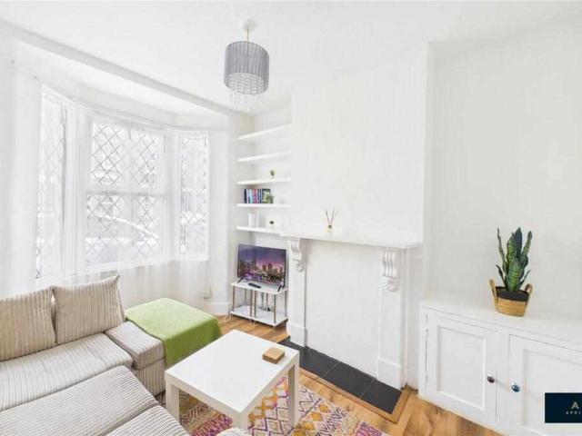 Cottage for sale in E15, London