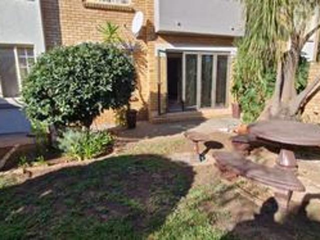 Townhouse for sale in Heuweloord, Gauteng