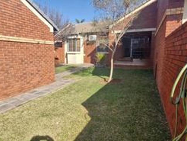 Townhouse for sale in Heuweloord, Gauteng