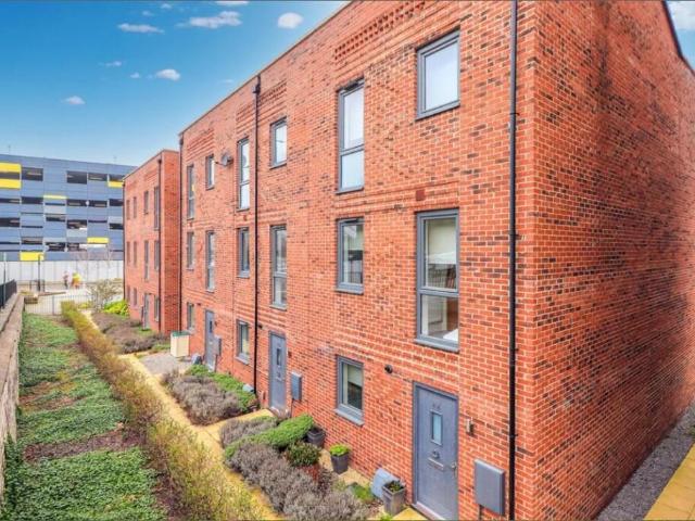 Townhouse for rent in Wakefield