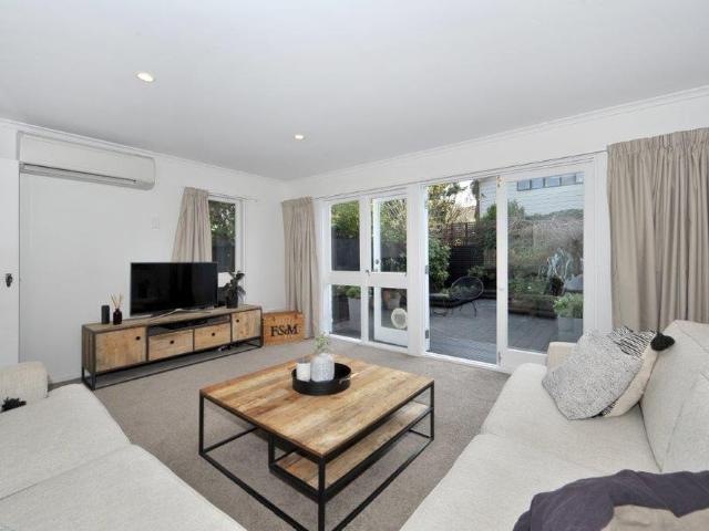Townhouse for rent in Merivale, Canterbury
