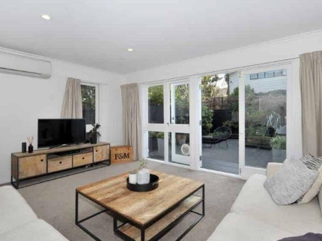 Townhouse for rent in Merivale, Canterbury