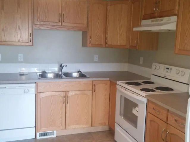Townhouse for rent in Saddle Ridge, Calgary