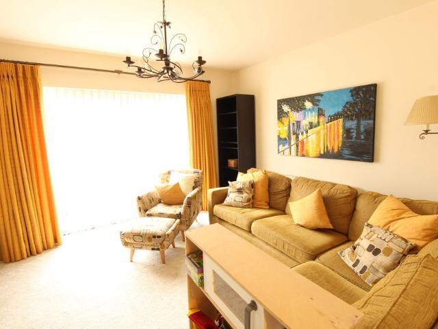 Townhouse for rent in Oadby, Leicestershire