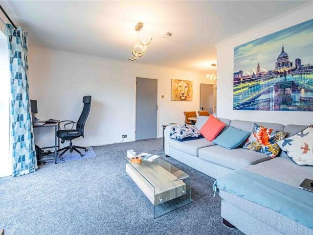 Apartment for rent in Felden, Pouchen End