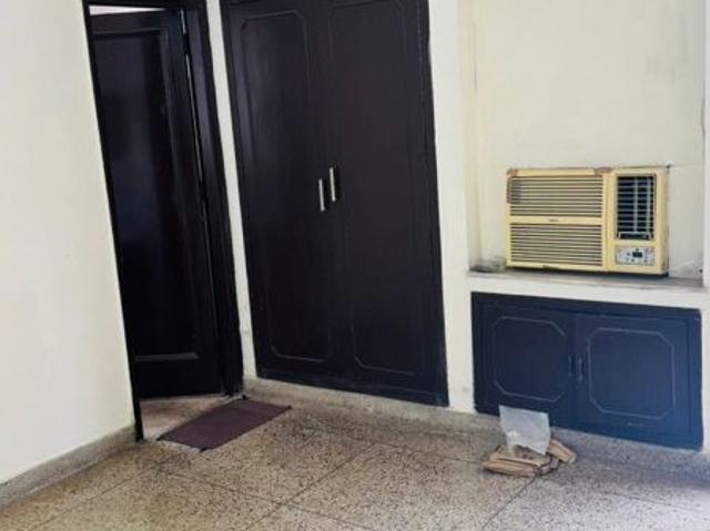 Property for rent in Deri