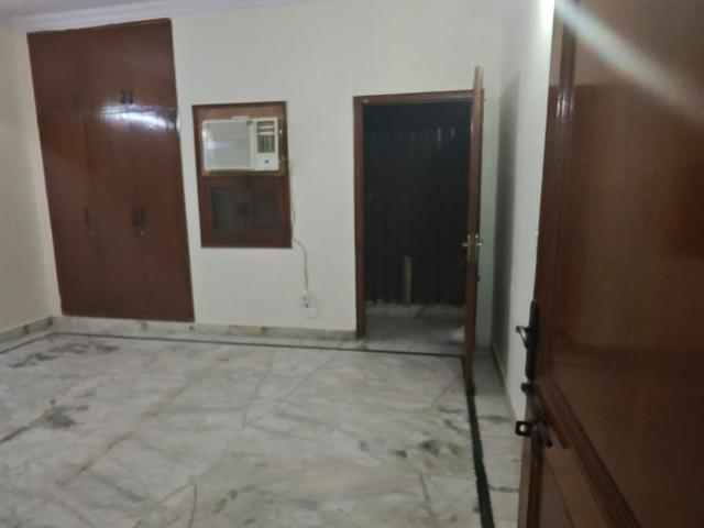 Property for rent in Deri
