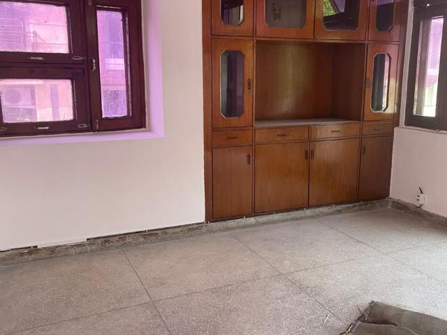 Property for rent in Deri