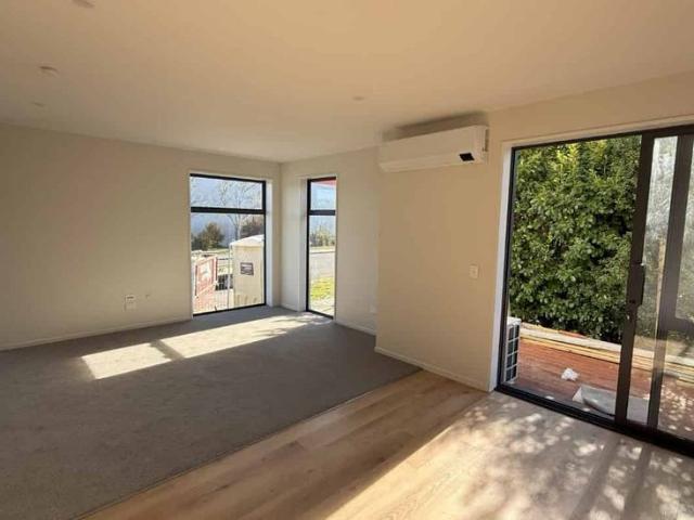Apartment for rent in Chaslands, Canterbury