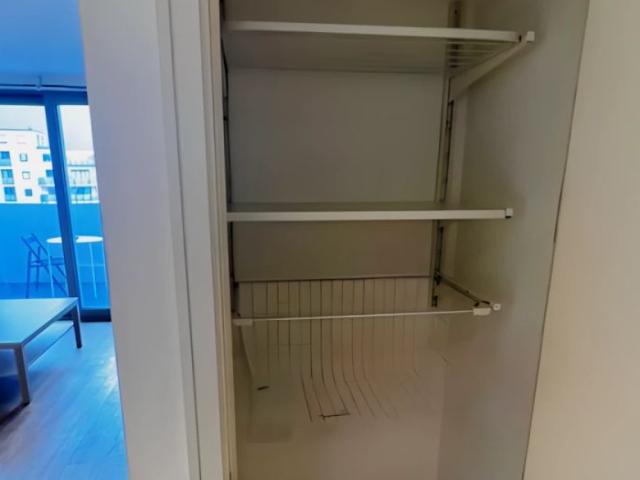 Apartment for rent in Waterside Park, Silvertown