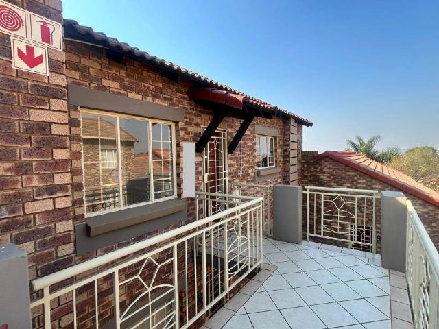 Apartment for rent in Zwartkop, Simarlo AH