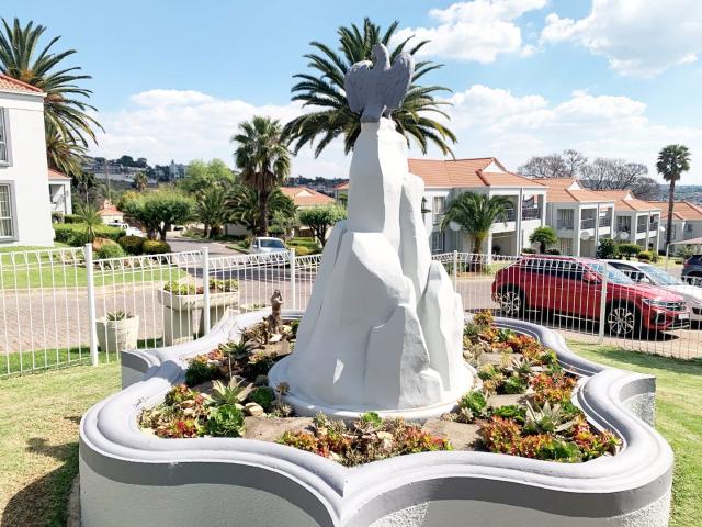 Apartment for rent in Oakdene, Johannesburg