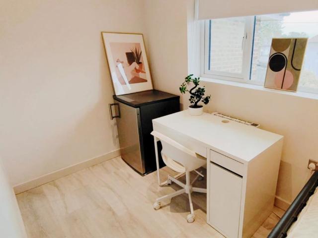 Room for rent in Berrylands, Greater London