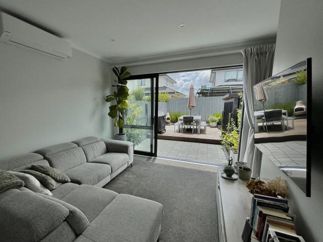 House for rent in Paremoremo