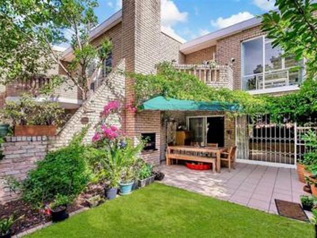 Townhouse for sale in Sandton, Morningside