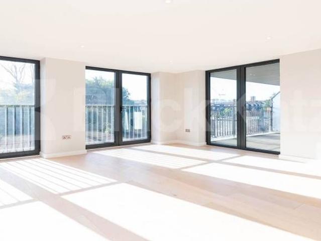 Apartment for rent in Ferme Park, Greater London