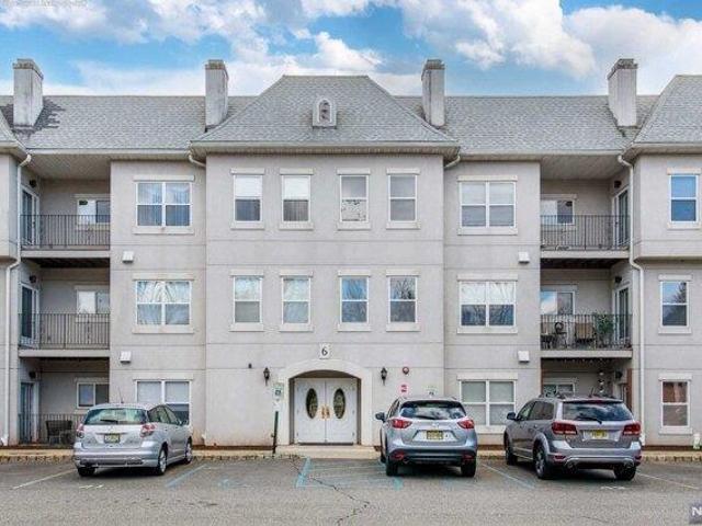 Condo for rent in Wayne