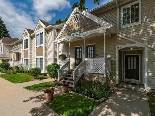 Condo for rent in Southfield
