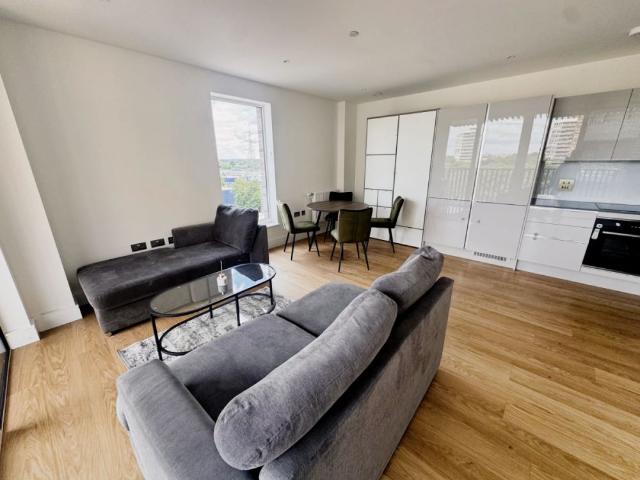 Apartment for rent in London Borough of Merton, Collier's Wood
