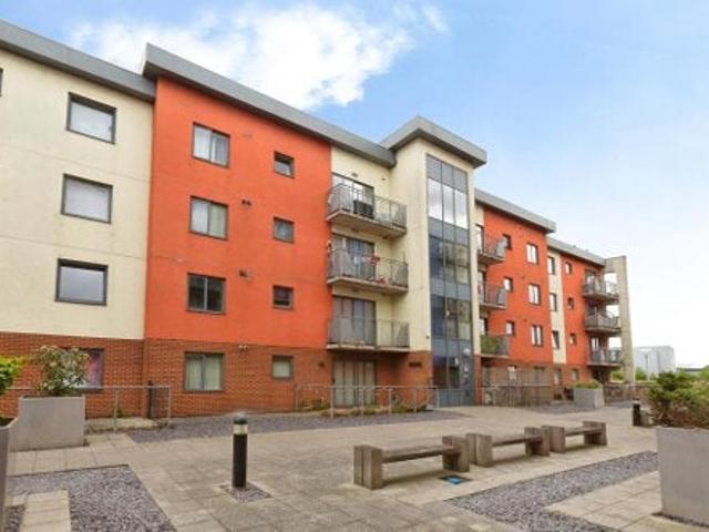Apartment for rent in Roding Riverside, Greater London