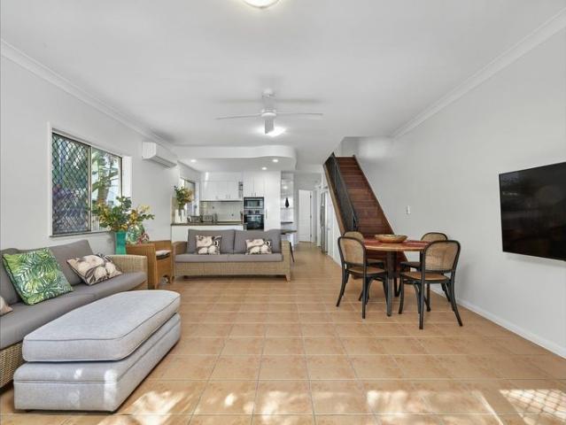 Townhouse for rent in Clifton Beach, Palm Cove