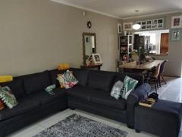 Townhouse for rent in Johannesburg Ward 126, Johannesburg
