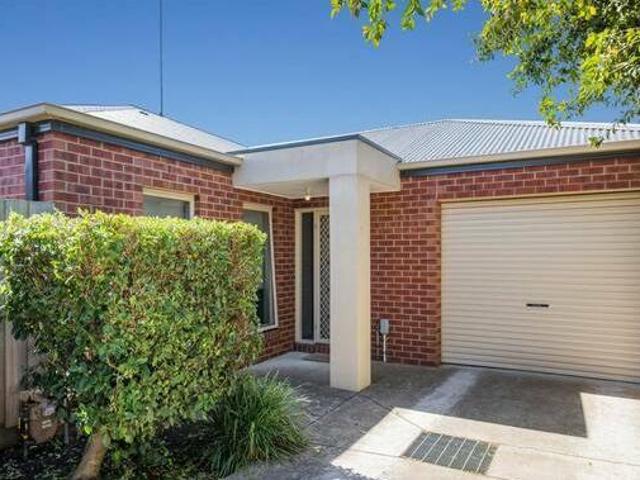 House for rent in Victoria