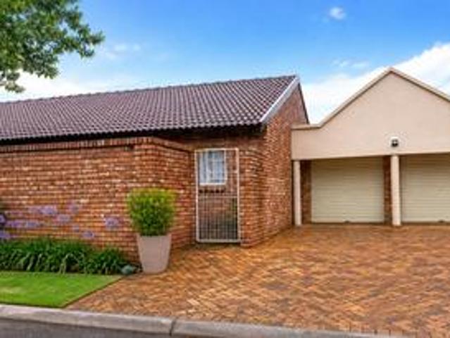 Townhouse for sale in Waterkloof, Gauteng