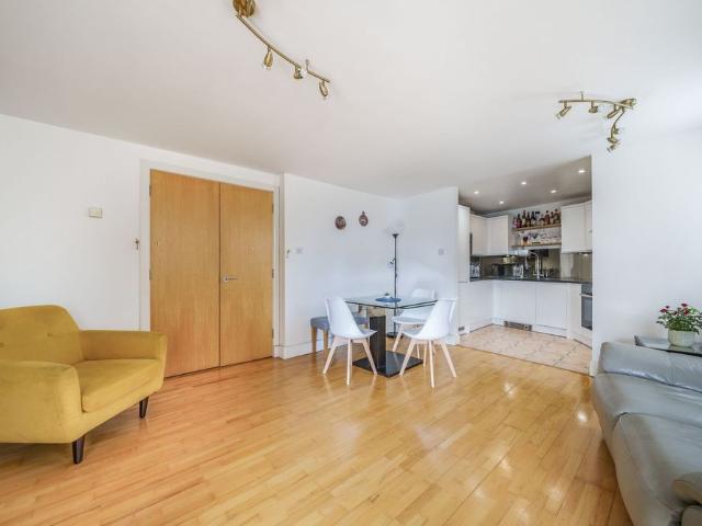 Apartment for rent in Ratcliffe, Greater London