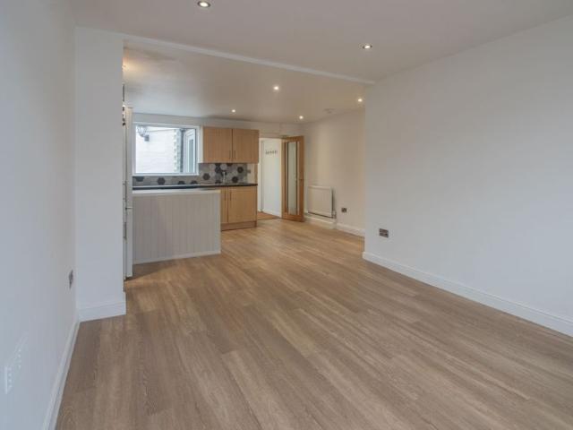 House for rent in Caldermill, East Midlands