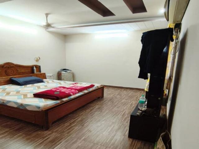 Property for rent in Deri